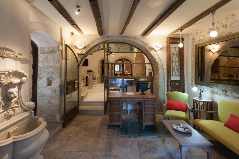 Hamam Oriental Suites 레팀노 외부 사진