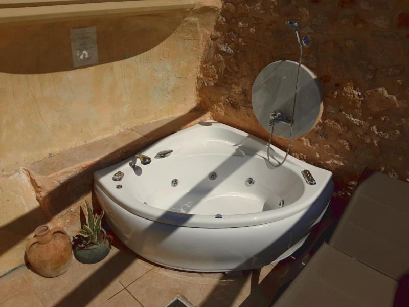 Hamam Oriental Suites 레팀노 외부 사진